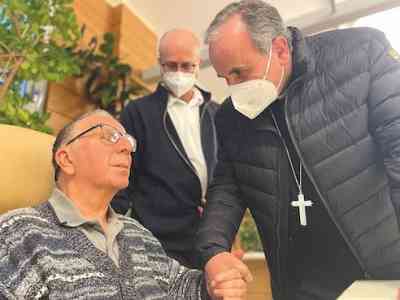 Anziani da curare anziani da accudire