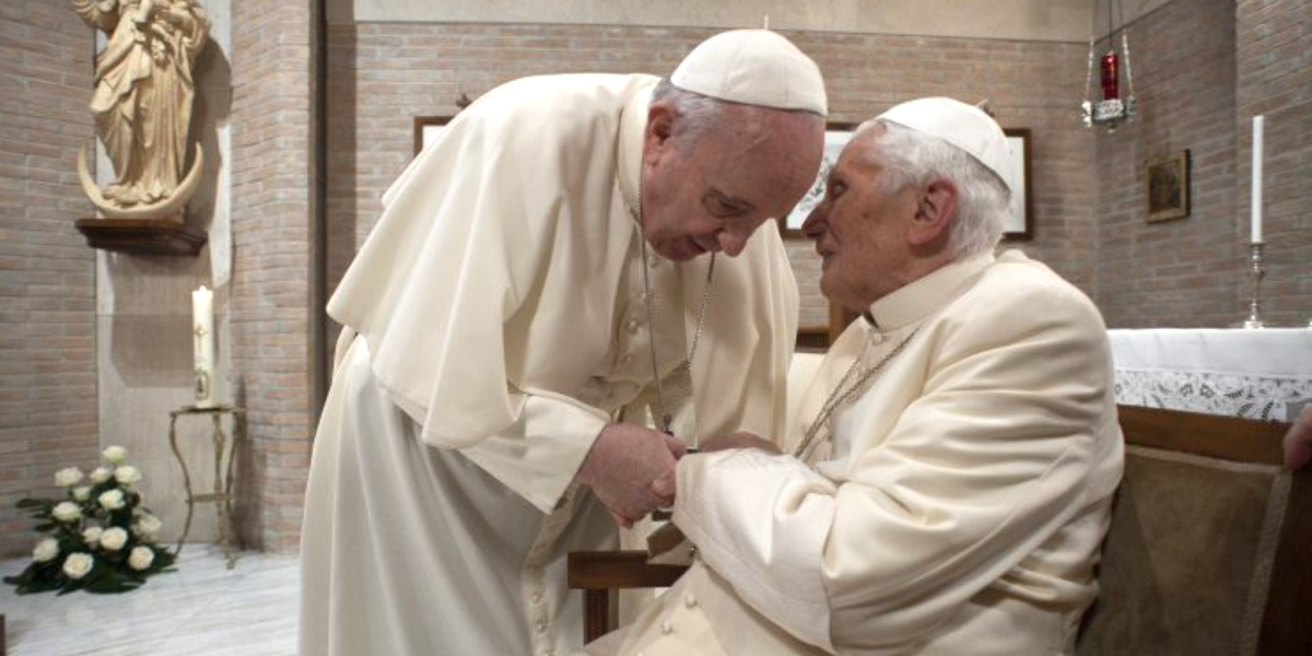 Papa Francesco: “Una preghiera per il Papa emerito Benedetto, è molto malato”