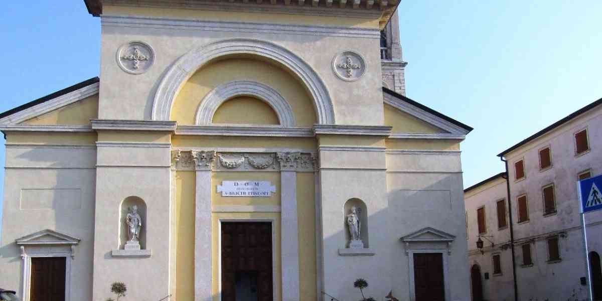 A San Briccio il paese s'intreccia con la sua chiesa