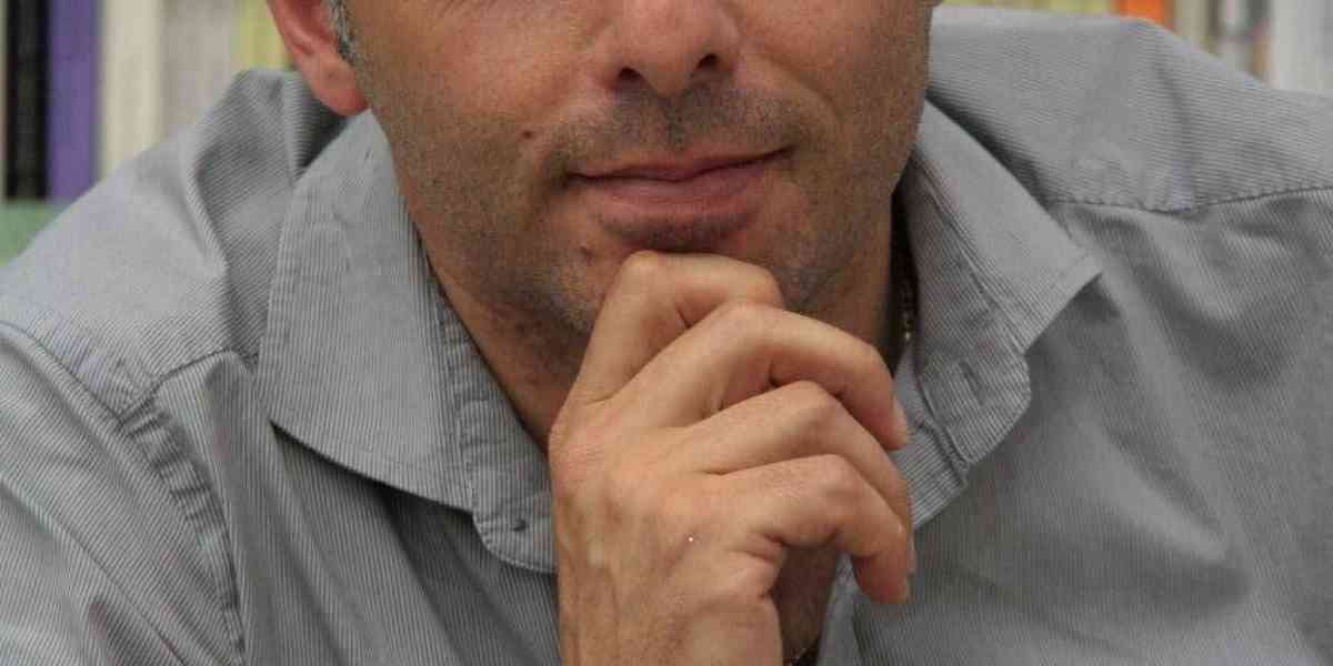 Educare al tempo del web: incontro-spettacolo col poliziotto-scrittore Domenico Geracitano