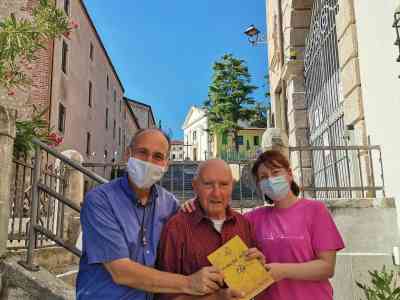 Una bella storia d’amore rivive dentro un libro