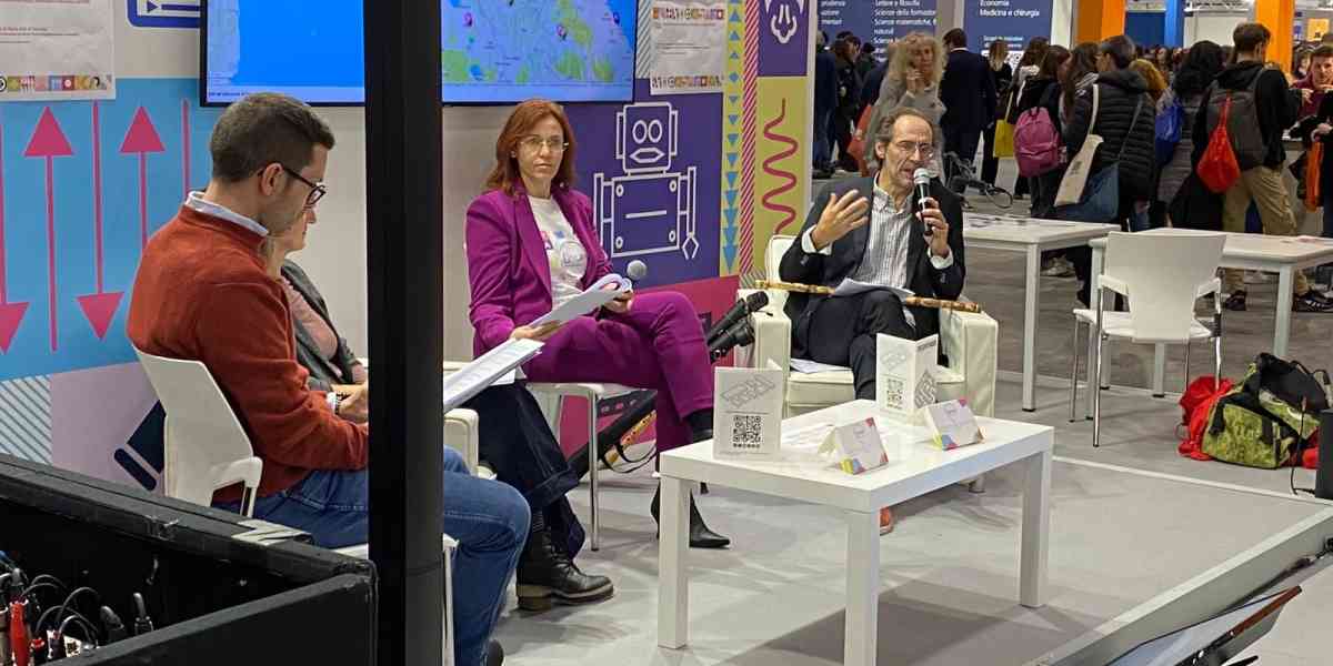 L'Accademia di Belle Arti sigilla la sua denominazione “statale” alla fiera dedicata ai giovani