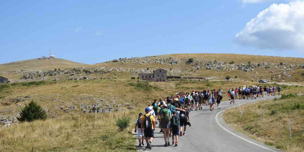 A migliaia nei campiscuola, in gita, in missione, in marcia