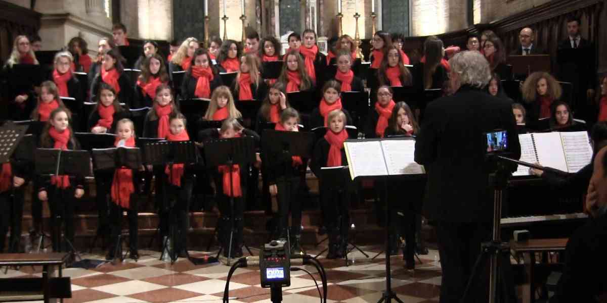 Due cori giovanili in concerto per la pace