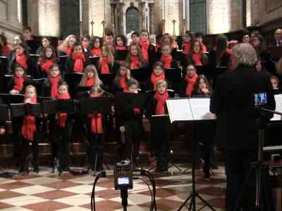 Due cori giovanili in concerto per la pace