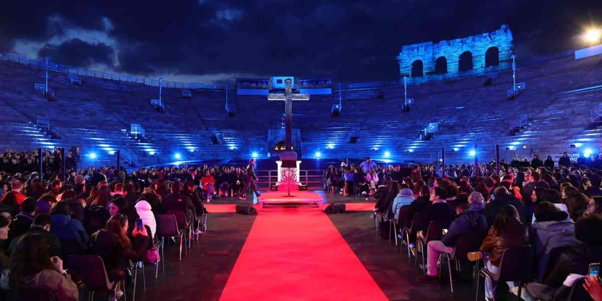 Pregare per i crocifissi