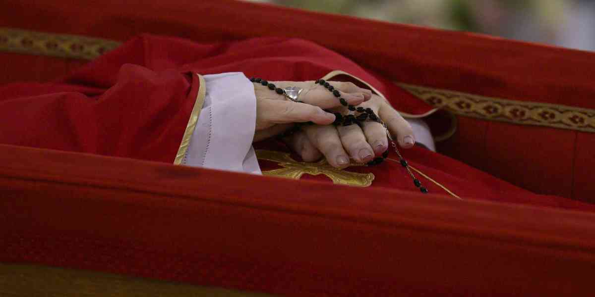 I funerali del Papa sabato 26 aprile alle 10