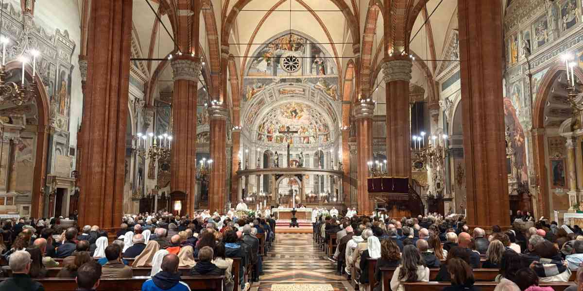 Messa in memoria di papa Francesco presieduta dal vescovo Domenico
