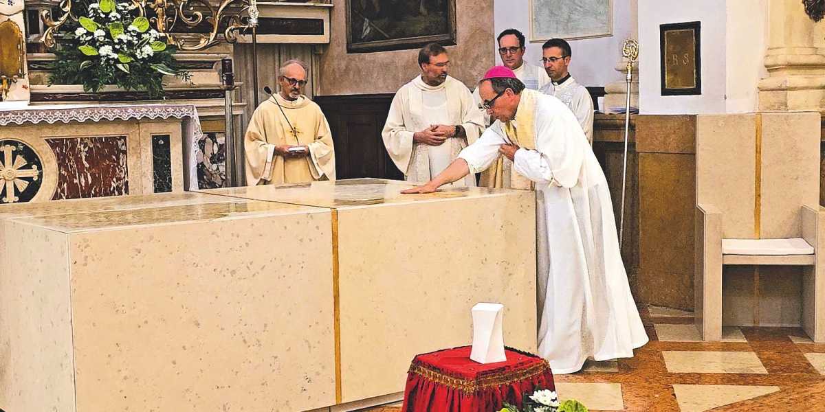 Zevio: consacrato dal Vescovo l’altare utilizzato per la Messa del Papa