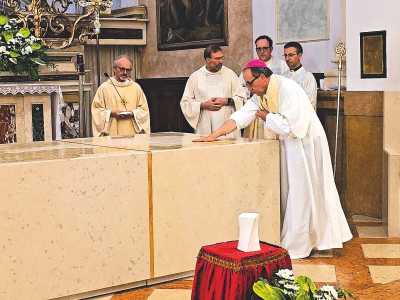 Zevio: consacrato dal Vescovo l’altare utilizzato per la Messa del Papa