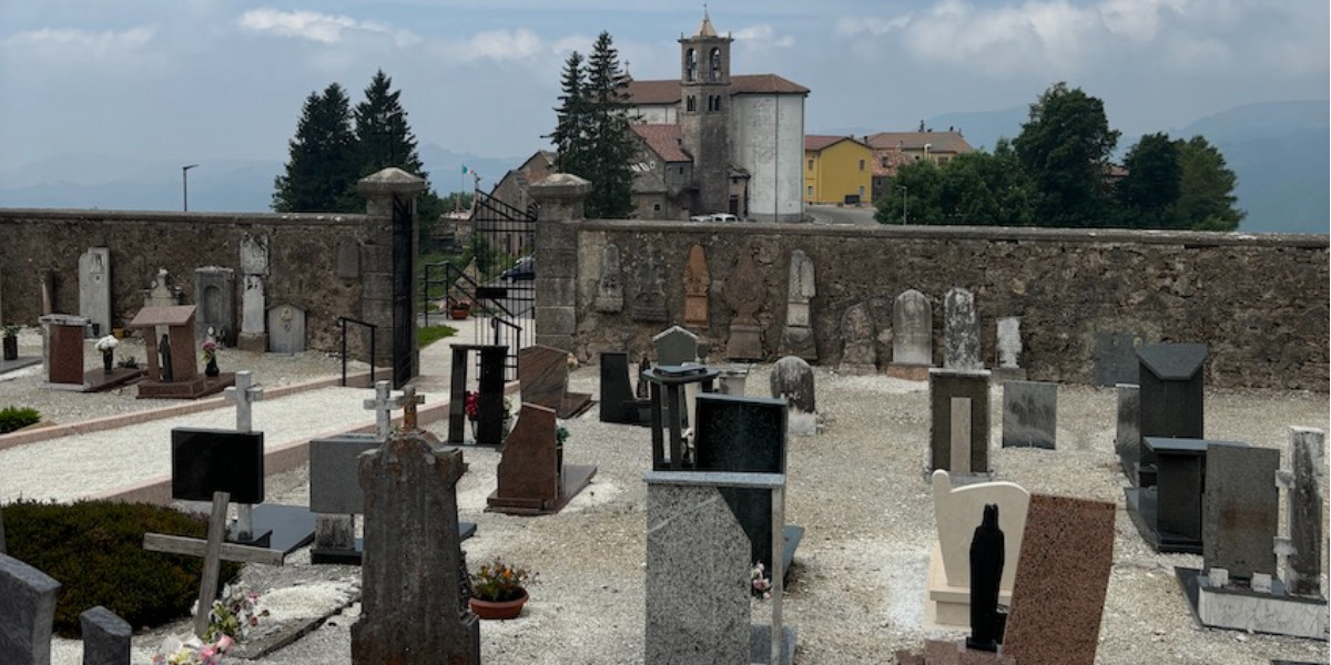 Tra queste lapidi antiche riposa pure una suora in odor di santità