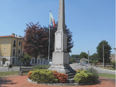 Le storie dei nomi sulla lapide trovano nuova vita in un libro