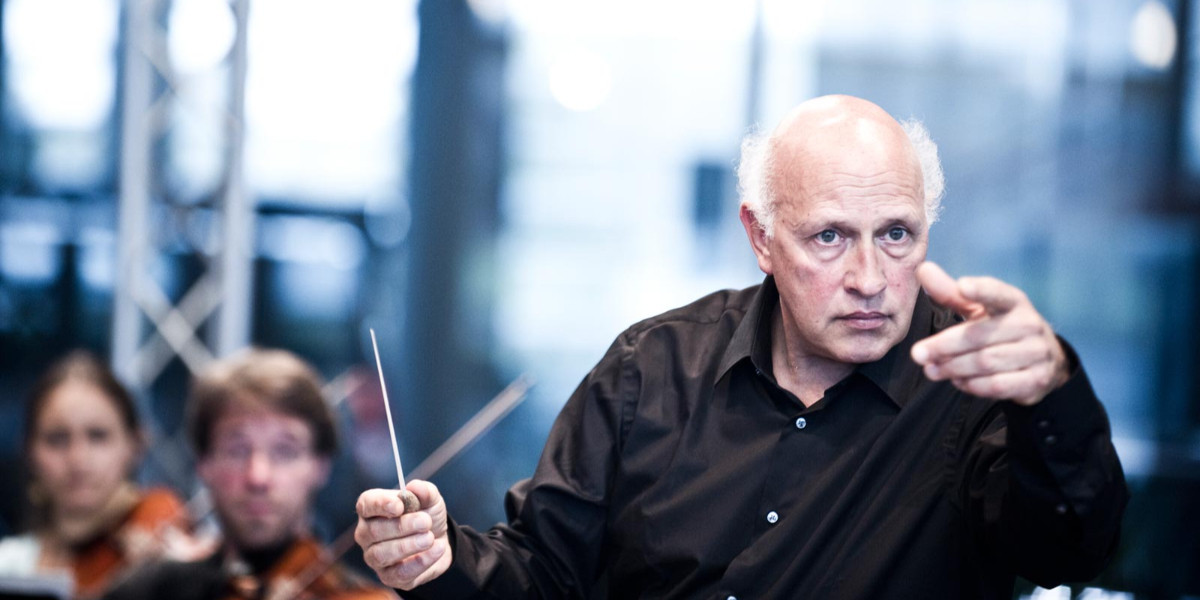 Il nono concerto dedicato agli archi offre tre diverse letture del Novecento