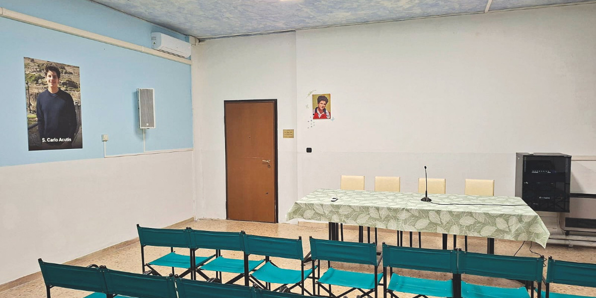 Una sala parrocchiale dedicata a san Carlo Acutis