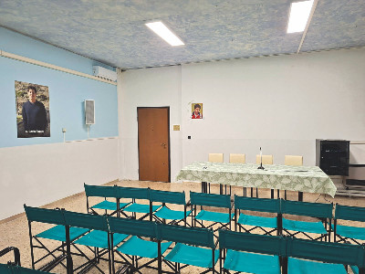 Una sala parrocchiale dedicata a san Carlo Acutis