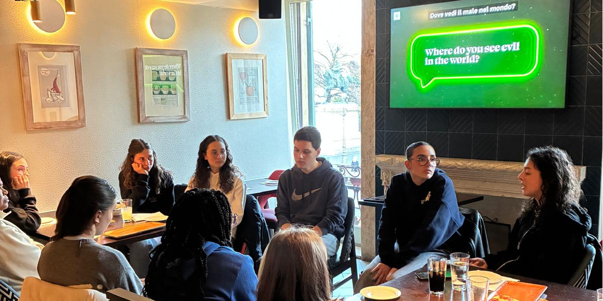 Alpha Youth coinvolge i giovani per un’esperienza di fede nei bar