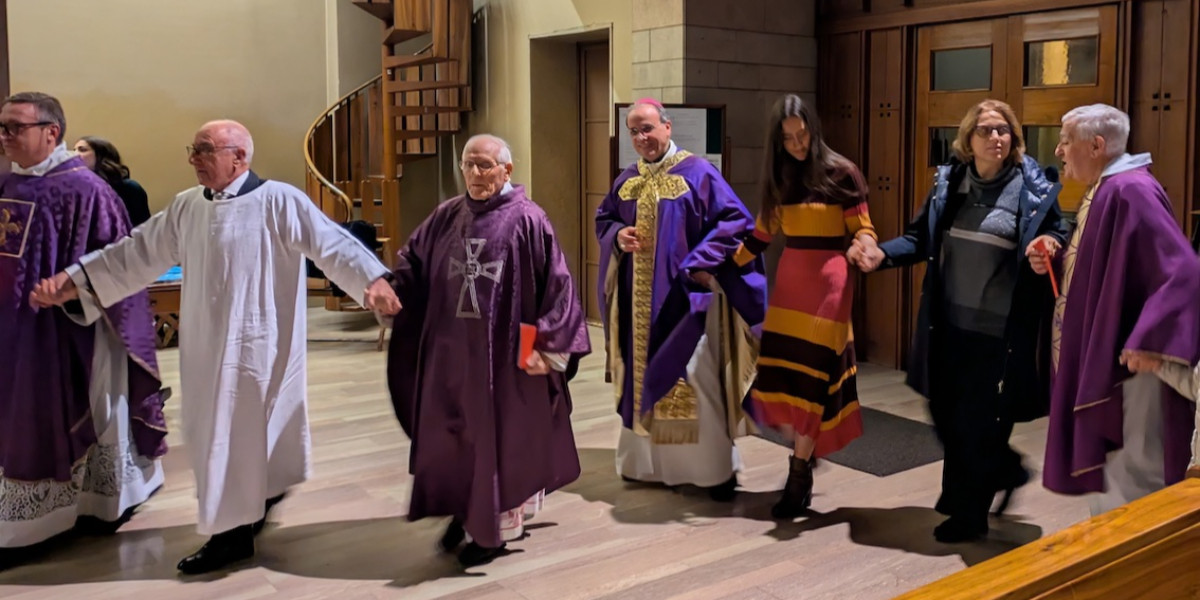 Nella parrocchia di San Pietro Apostolo una Messa ha celebrato la ricorrenza dei cinquant’anni di presenza delle comunità neocatecumenali