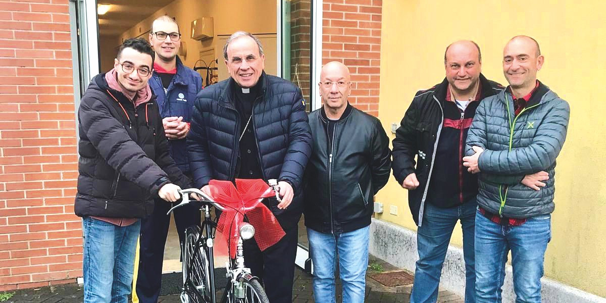 Una bici solidale per il Vescovo