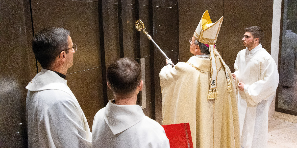 Borgonuovo: gesti antichi e suggestivi per la dedicazione di chiesa e altare