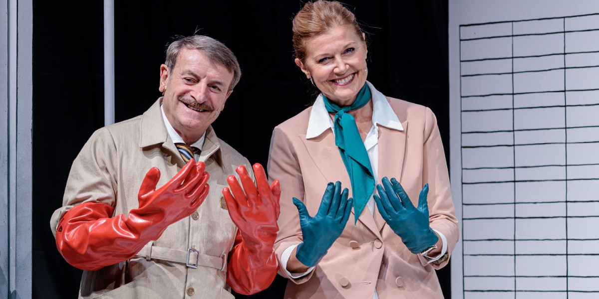 L’atrio di un condominio milanese specchio del mondo del lavoro oggi