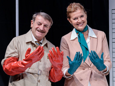 L’atrio di un condominio milanese specchio del mondo del lavoro oggi