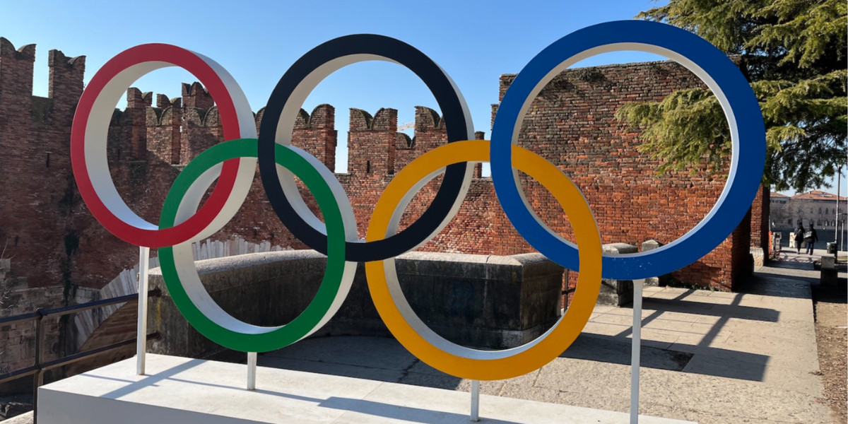 Cinque cerchi colorati di pace