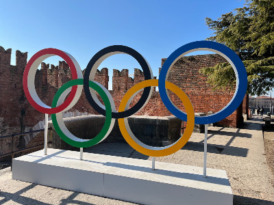 Cinque cerchi colorati di pace