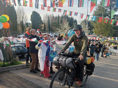 Da Lazise attorno al mondo in sella ad una bicicletta