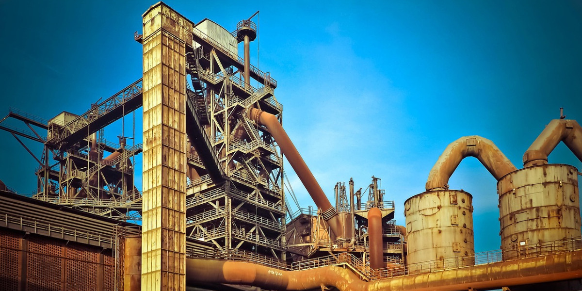 Finiremo a lavorare come operai sotto i cinesi...