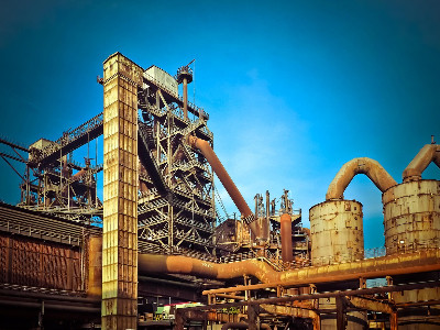 Finiremo a lavorare come operai sotto i cinesi...