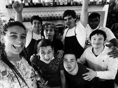 Il Mangiabottoni: osteria e hotel col personale “speciale”