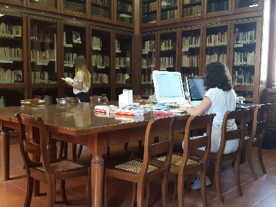 Naudet: una biblioteca di donne sulle donne
