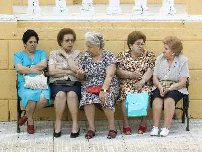 Italia, la longevità è femmina
